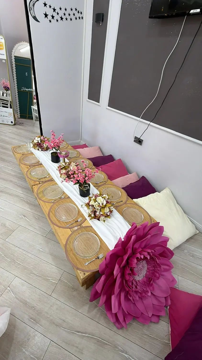 Minderli kapalı alan oturma konsepti